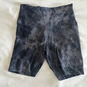 Align Biker Shorts (8”)